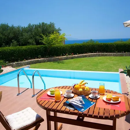 Villa Trapezaki Bay *
